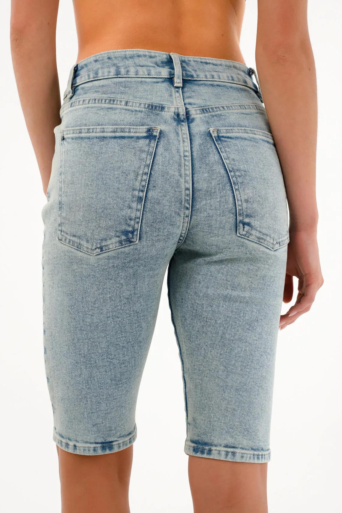 Bermuda midi en denim para mujer