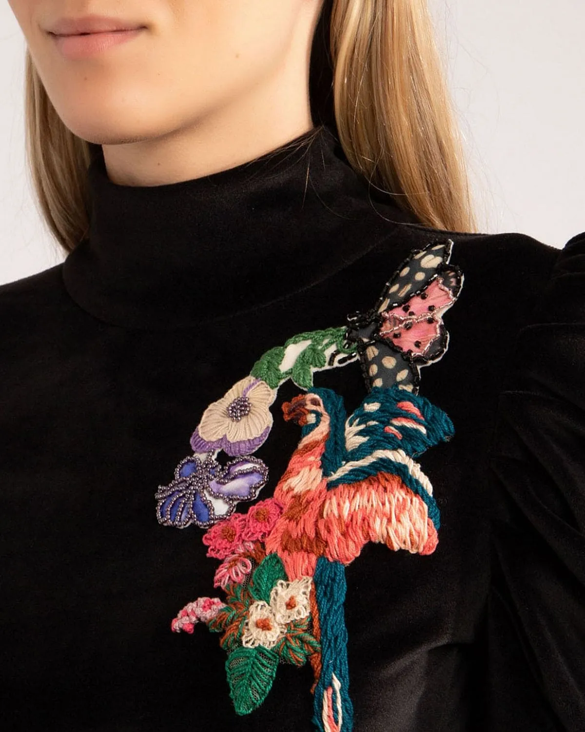 Blusa Bordada Veludo Patbo