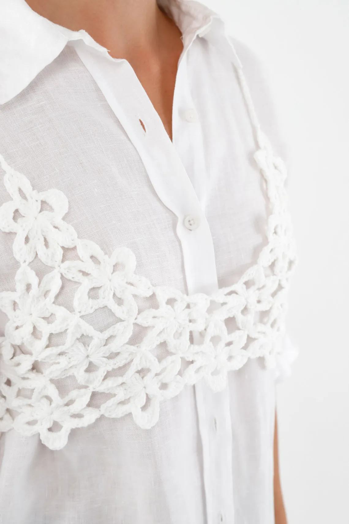 Camisa tipo crop blanca para mujer