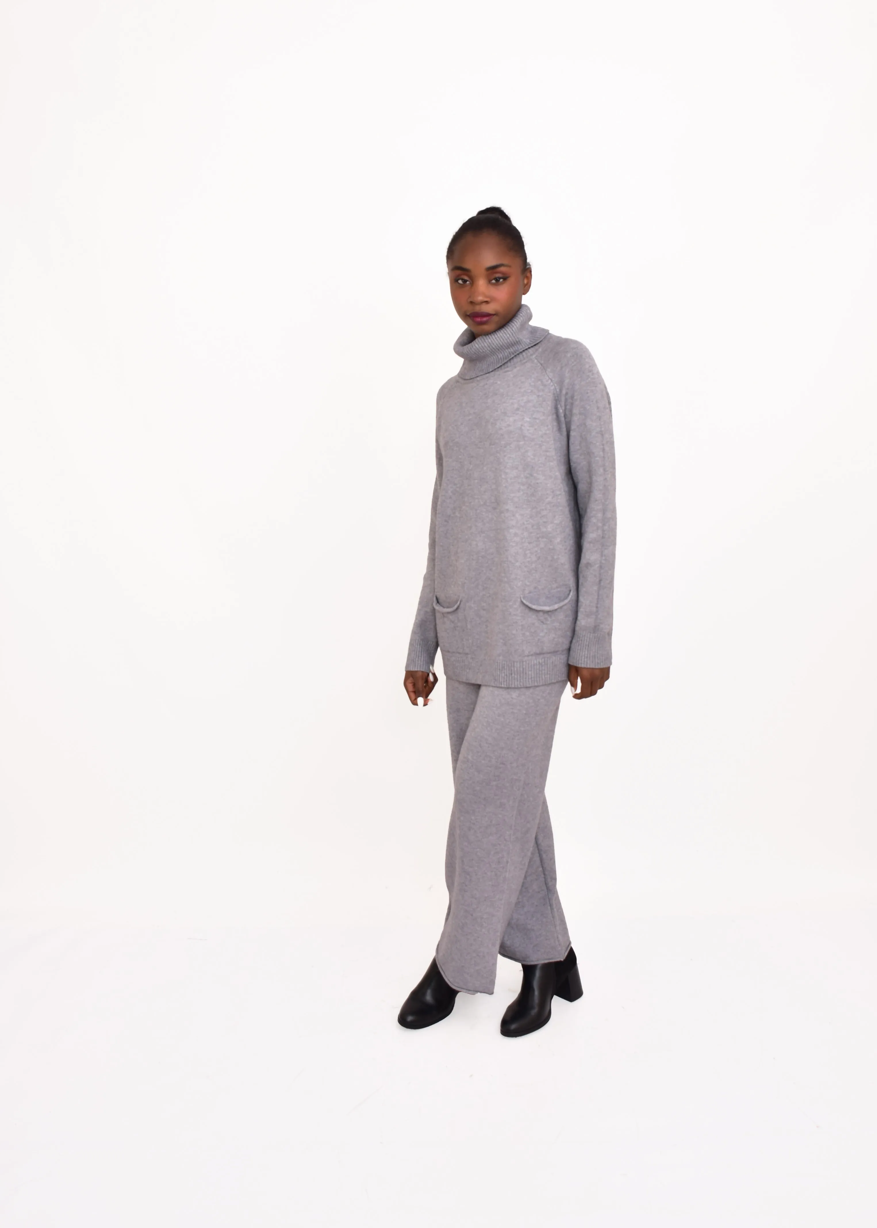 CONJUNTO CUELLO ALTO-GRIS