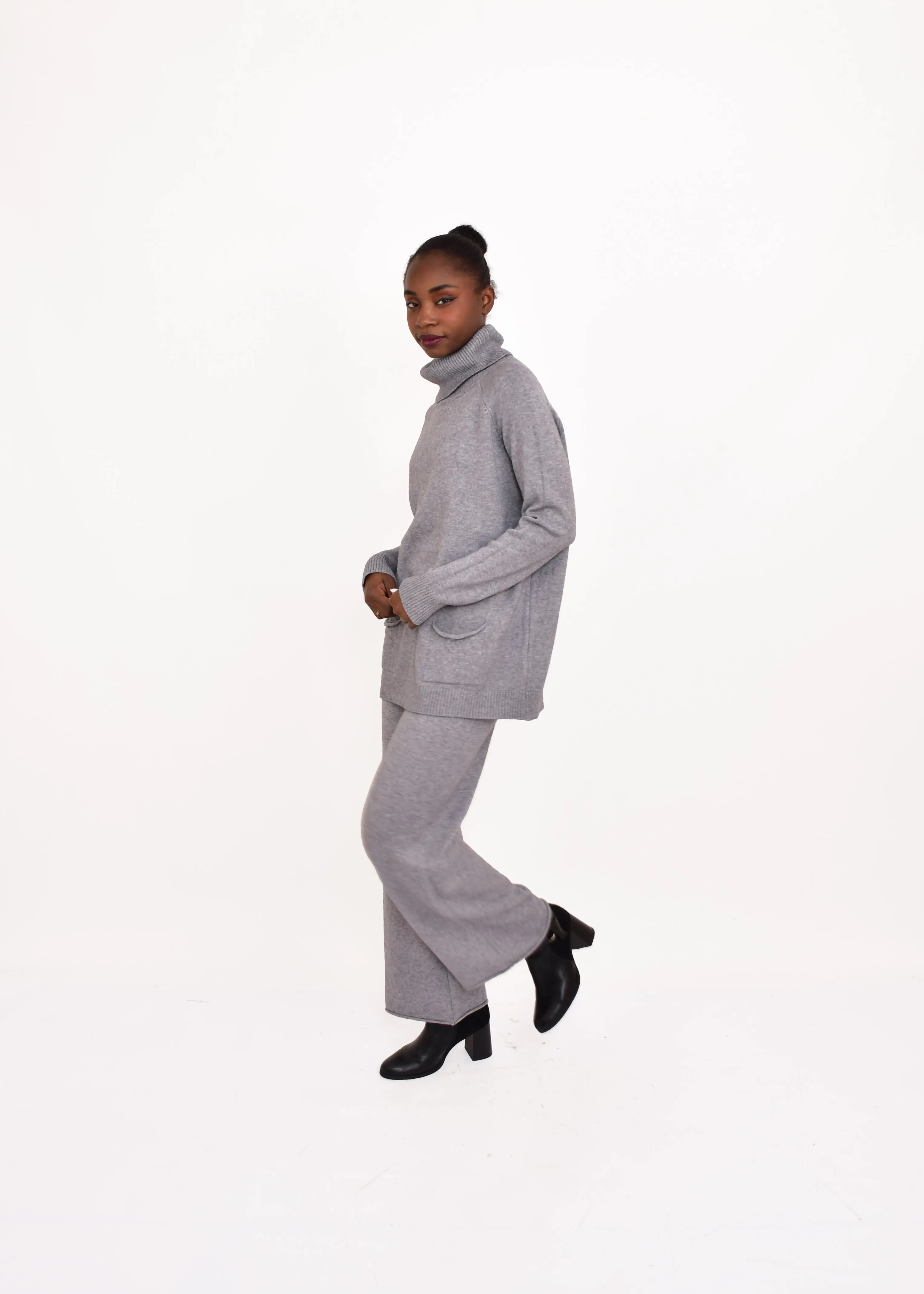 CONJUNTO CUELLO ALTO-GRIS