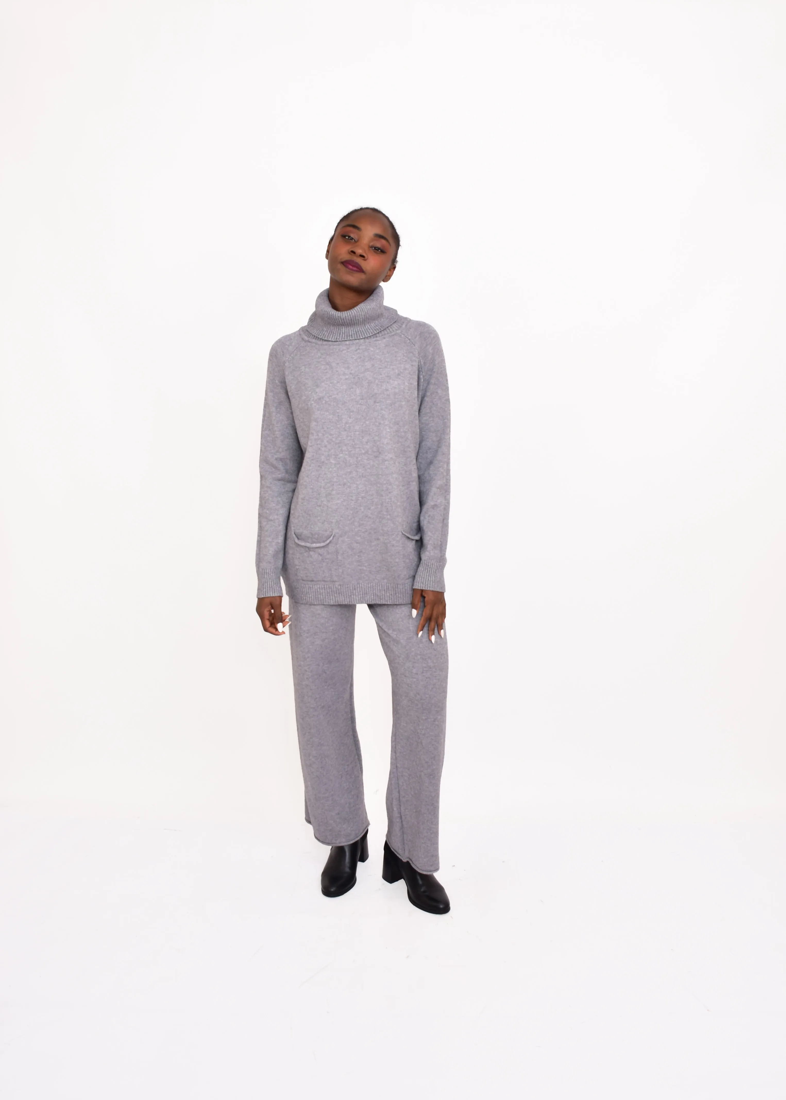 CONJUNTO CUELLO ALTO-GRIS