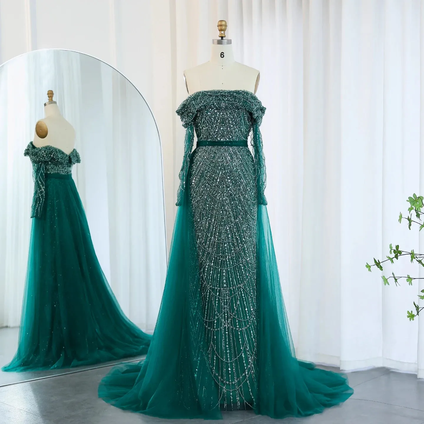 Vestido de Festa Longo com Manga em Renda e Cristais - Modelo Especial