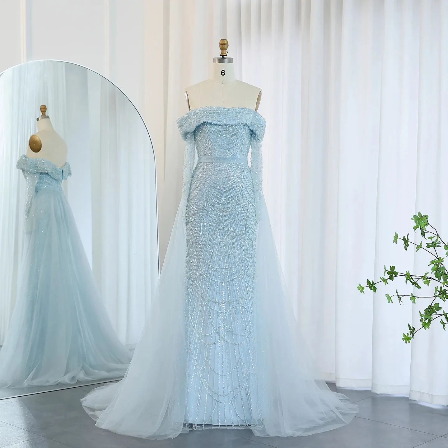 Vestido de Festa Longo com Manga em Renda e Cristais - Modelo Especial
