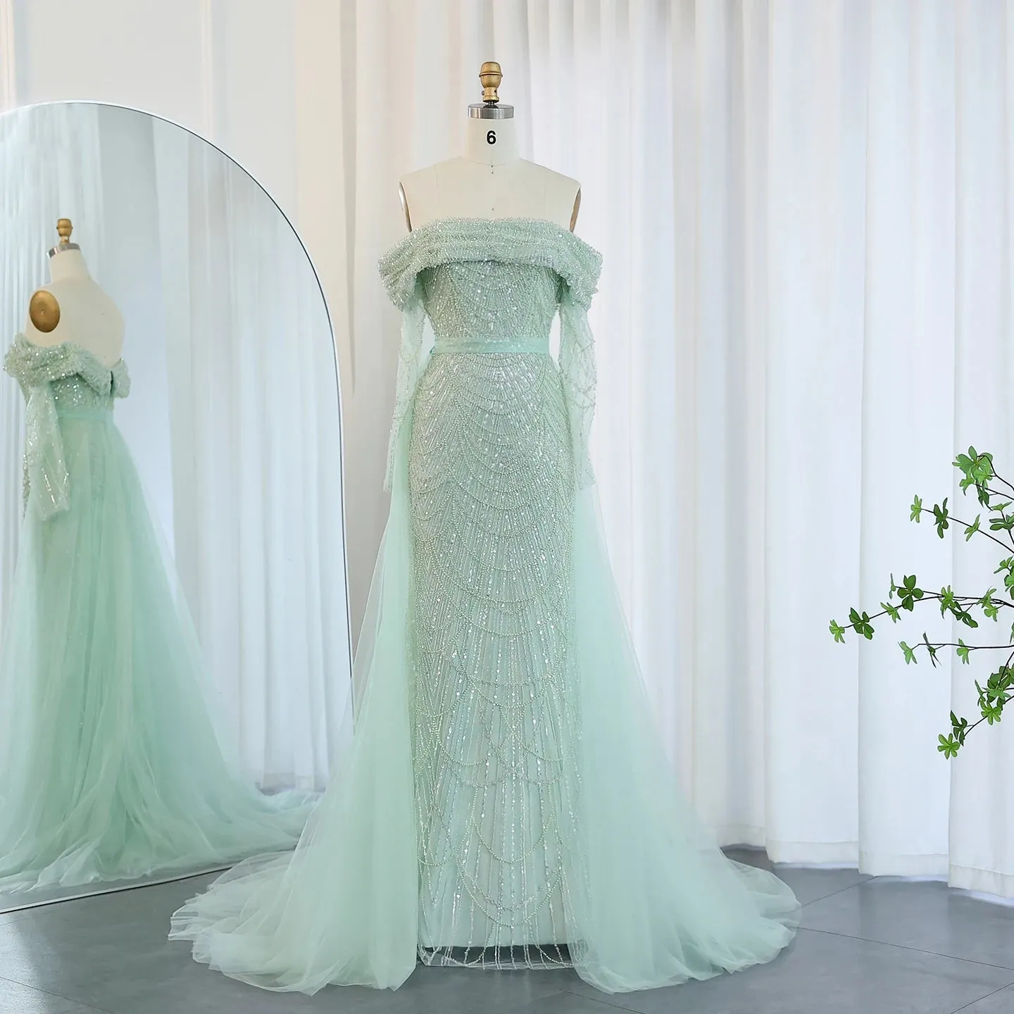 Vestido de Festa Longo com Manga em Renda e Cristais - Modelo Especial